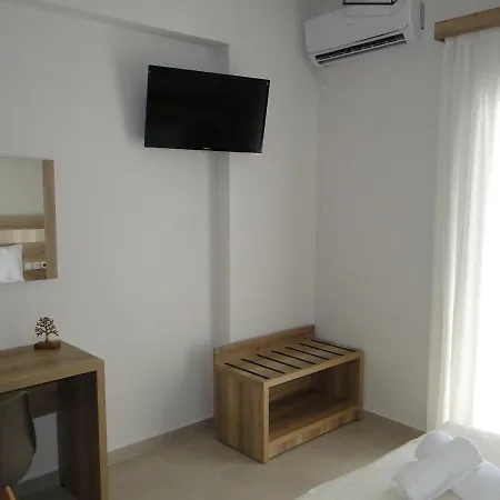 Chrysanthe's νο3 Apartment Poros Town