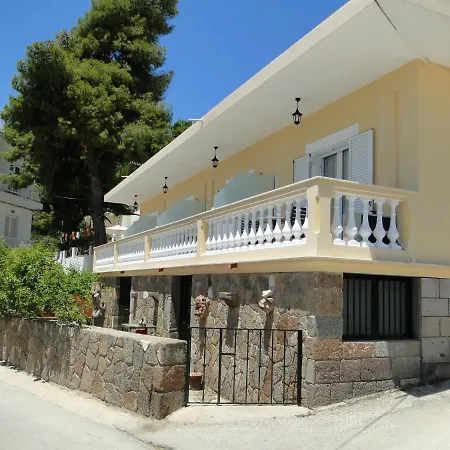 Apartment Chrysanthe's νο3 Poros Town
