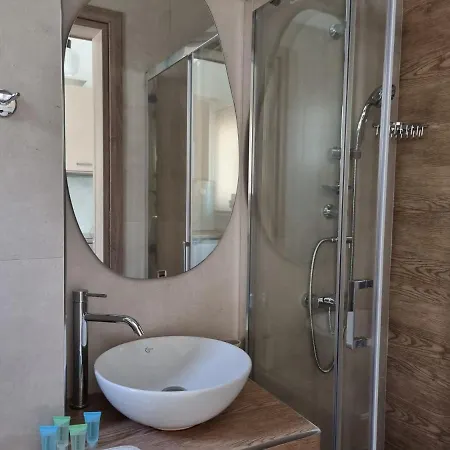 Chrysanthe's νο3 Apartment